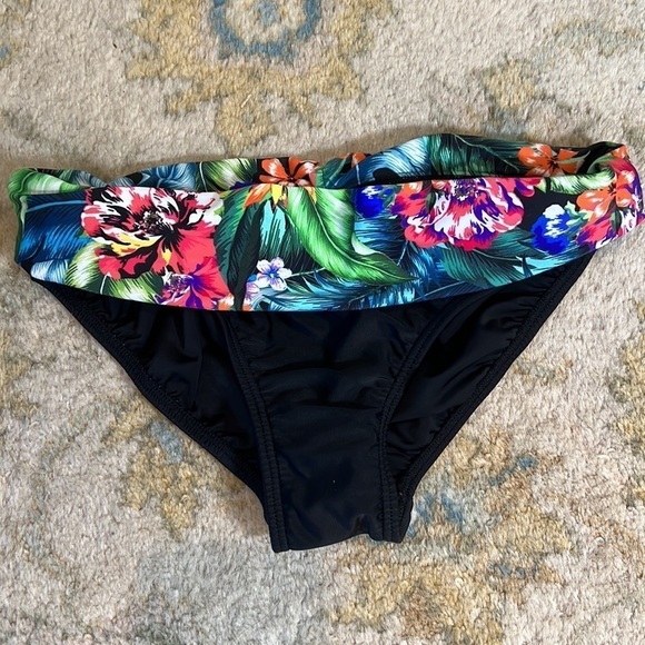 ⭐️NBW, Venus, Bikini Bottom, Beautiful Black & Floral! Ruched Butt, Firm Price,4 - Picture 1 of 7